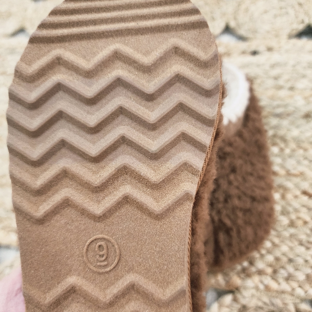Girls Slippers - Picture 2 of 3